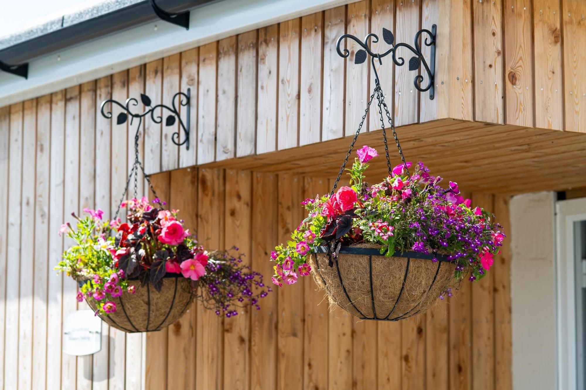 Luxury 4 Bedroom Cottage With Stunning Views Near Fairy Pools! 카보스트 외부 사진